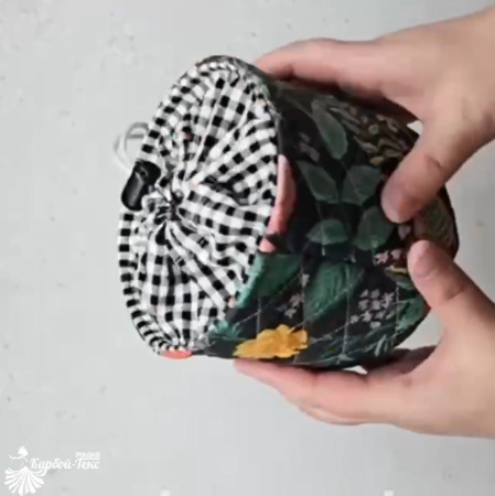 Круглая коробочка с завязками