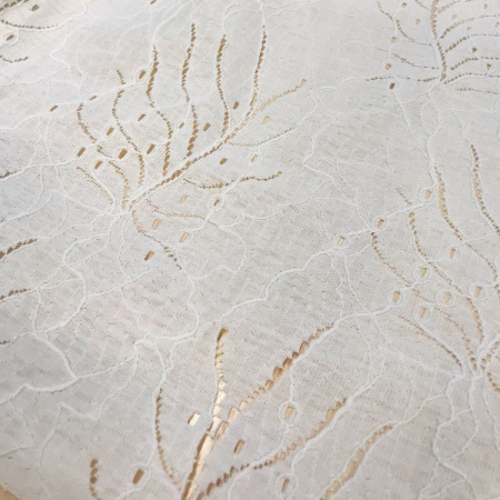 Ткань плательно-блузочная с вышивкой и перфорацией Белый 3151П