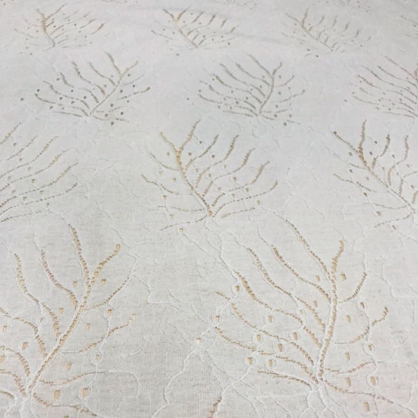 Ткань плательно-блузочная с вышивкой и перфорацией Белый 3151П